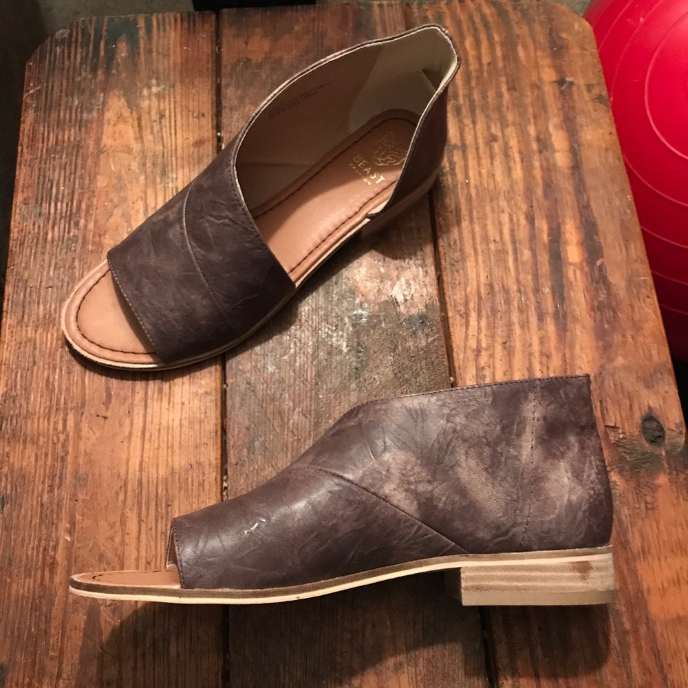 Open toe side cut out flat